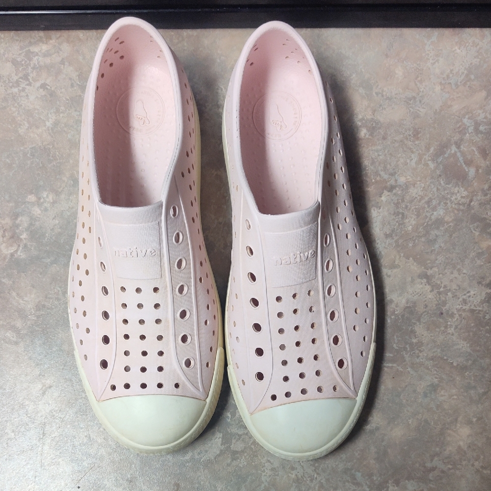 Light pink Native Shoes Size J5 Gently Used